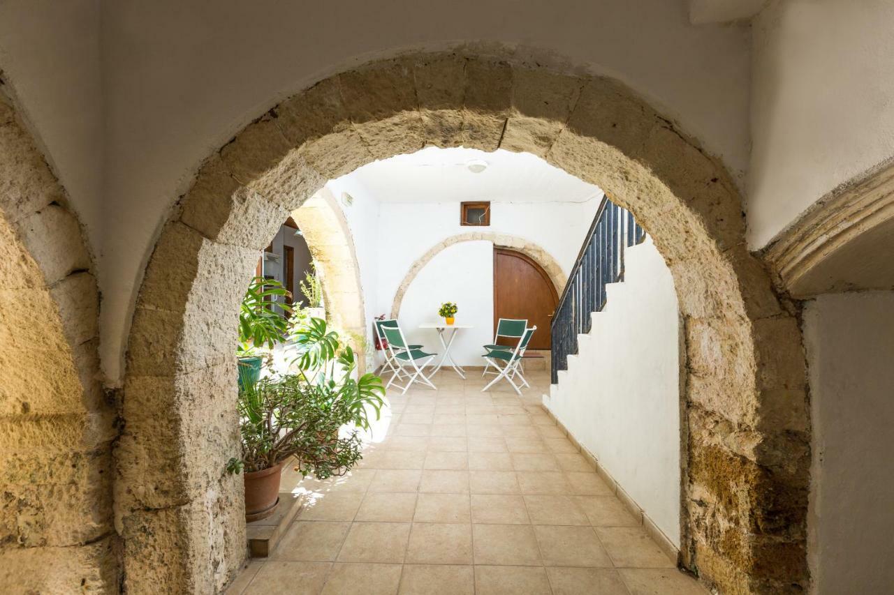 העיירה רתימנו Lilys Apartments מראה חיצוני תמונה